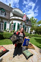 HG_ 211 Harald Glööckler feierte im Chateau Pompöös seine Geburtstagsfeier am 30.5.2022 in Kirchheim an der Weinstraße. Einer der Gäste war auch Cathy Kelly.