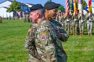 CoC_ 174 56th Artillery Command Change of Command Ceremony. Führungswechesle von Major General Andrew C. Gainey zu Major General John L. Rafferty, Jr.. Zeremonie auf dem...