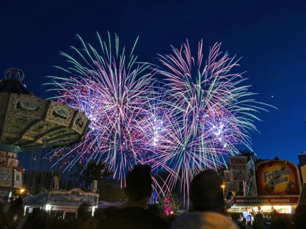 Night und Feuerwerk