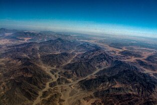 Ägyptische Wüste mit Gebirgsformation Ägyptische Wüste mit Gebirgsformation