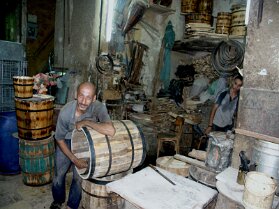 Küfer auf dem Basar in Kairo