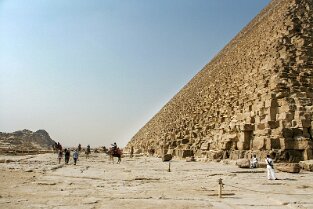 Am Rande der Cheopspyramide