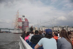 Paddan-Bootstour Impressionen der Stadt mit Paddan-Bootstour durch Göteborg und den Hafen Bild: Skanskaskrapan am Gästehafen Lilla Bommen i links die Viermastbark Viking Der...