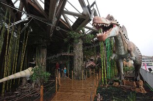 Erlebnismuseum Universeum Göteborg Erlebnismuseum Universeum Göteborg Tropenwald, Lebende Tiere, Dinosaurier, riesige Aquarien, Erlebniswelt und vieles mehr für alle Altersgruppen bietet dieses...