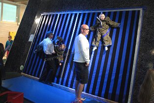 Erlebnismuseum Universeum Göteborg Erlebnismuseum Universeum Göteborg Tropenwald, Lebende Tiere, Dinosaurier, riesige Aquarien, Erlebniswelt und vieles mehr für alle Altersgruppen bietet dieses...